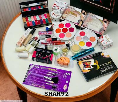 Ultimate 20 in 1 Makeup Deal - 10 Pcs Professional Cosmetic Kit